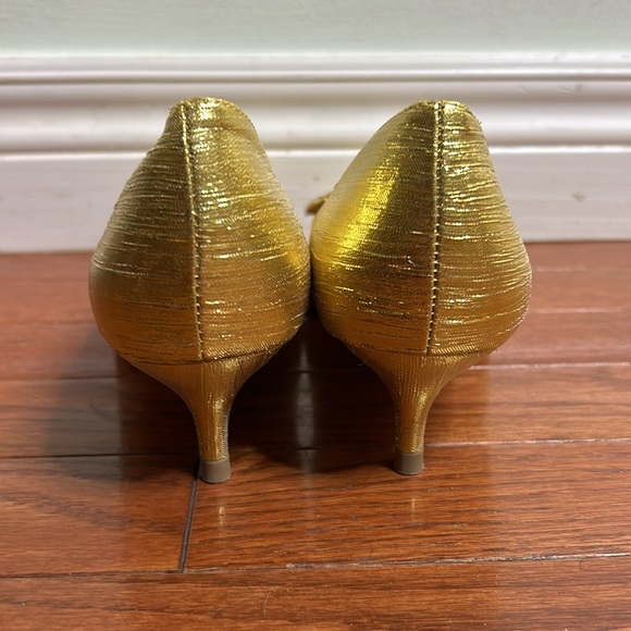 Talbots Gold Pumps with Kitten Heel and Bows - Picture 8 of 12